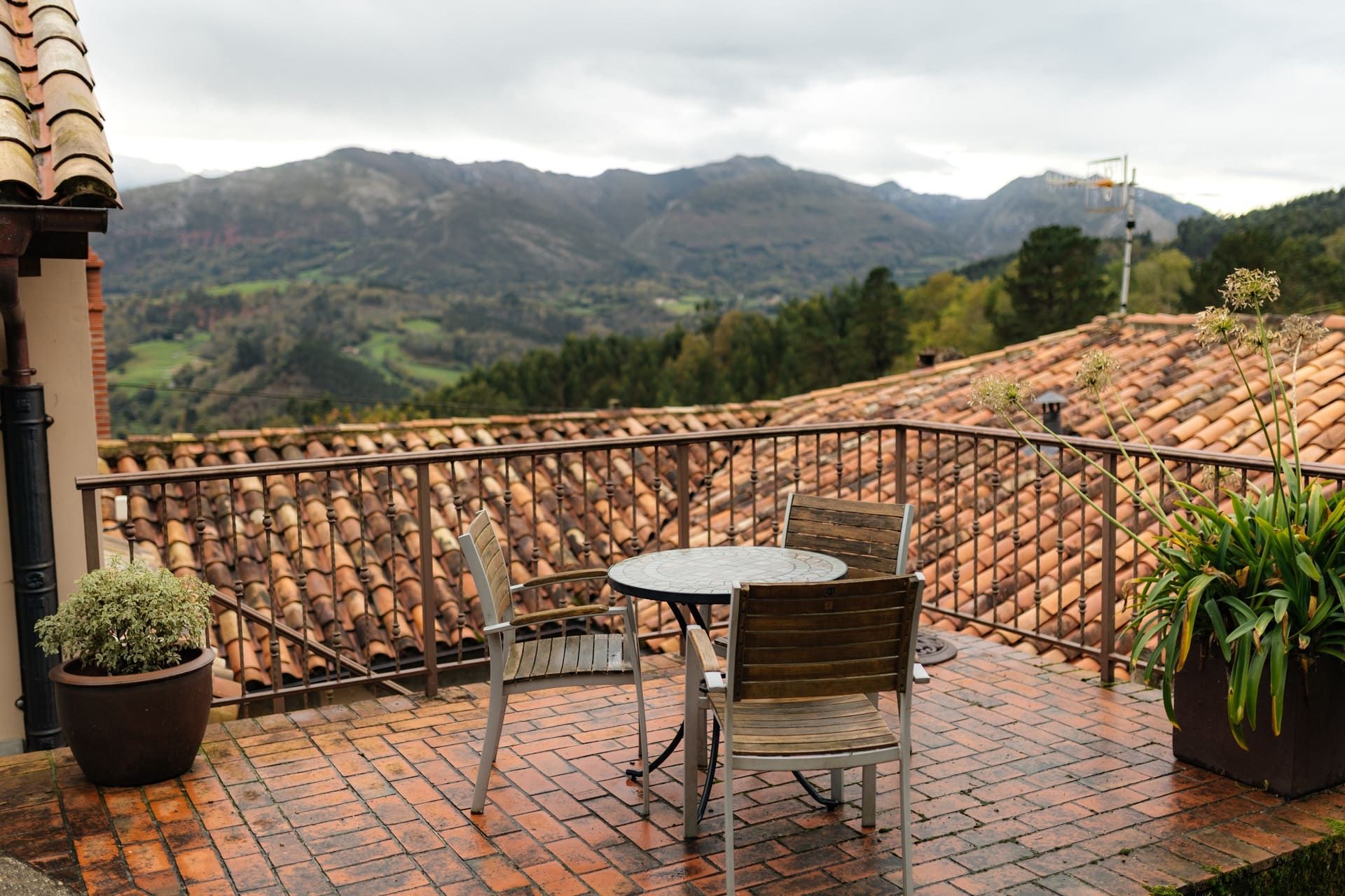 casa rural con terrraza exterior en asturias vistas picos de europa
