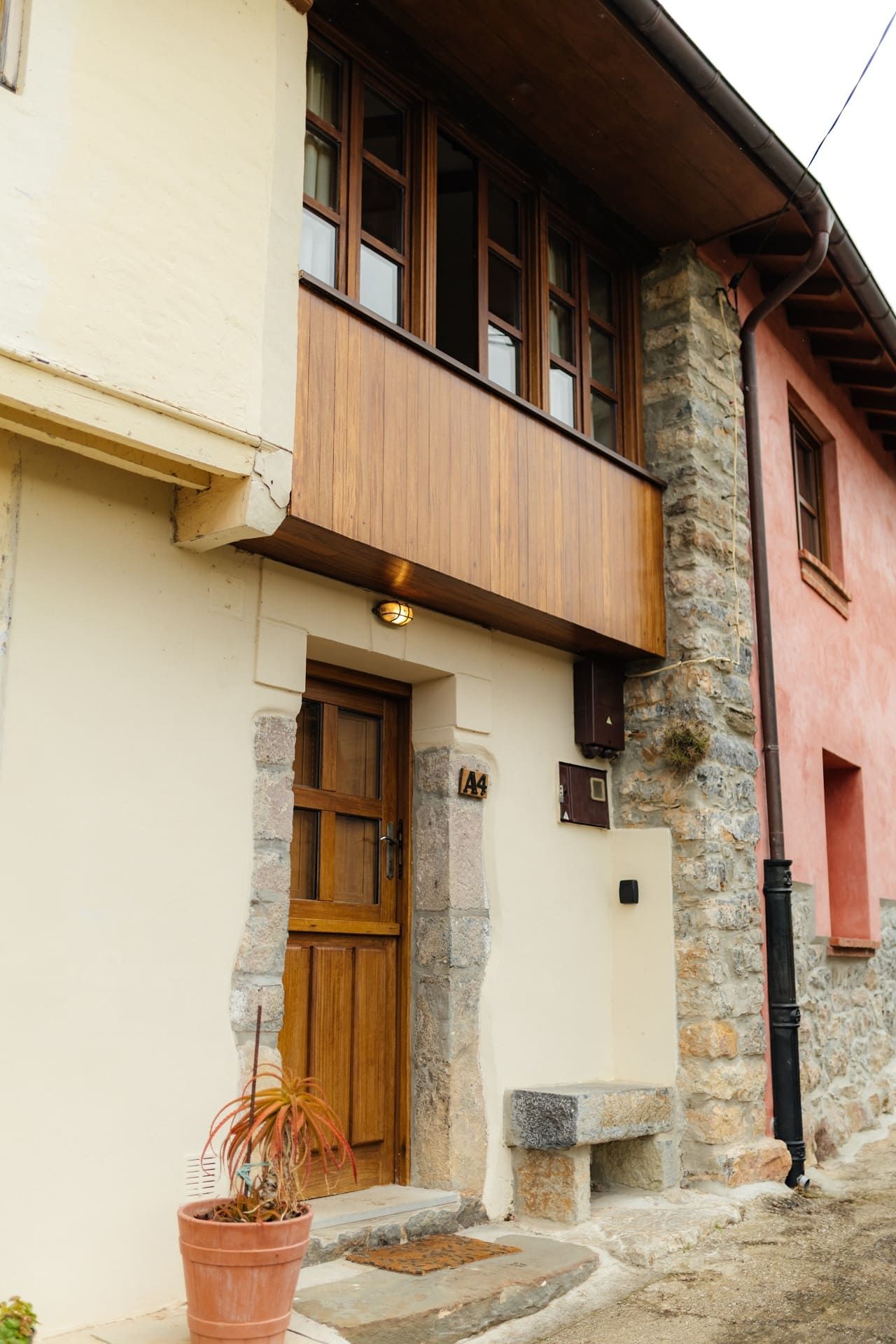 exterior casa rural tradicional asturiana vivienda vacacional en llanes reformada