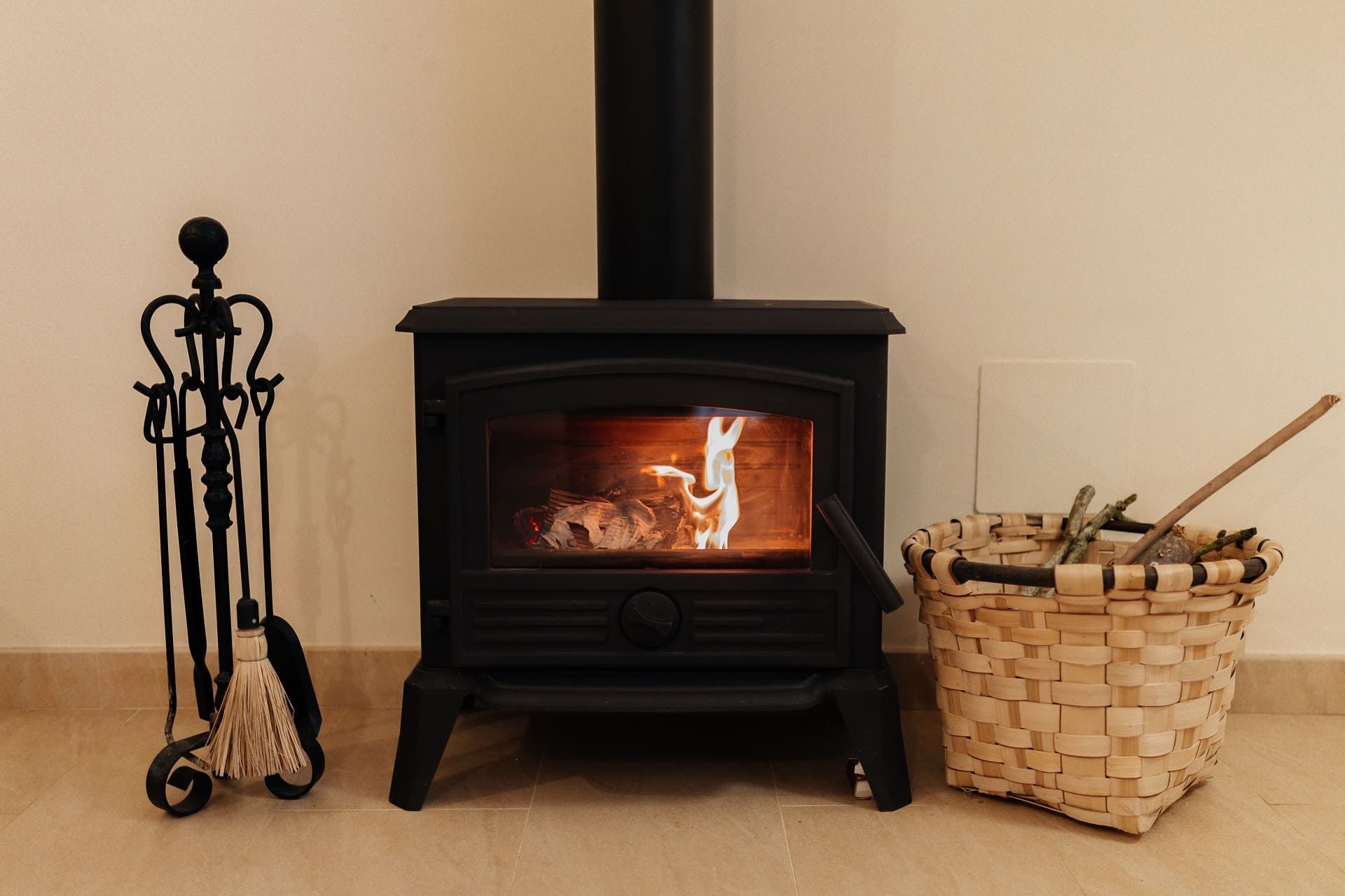 casa rural con chimenea de lena en llanes asturias