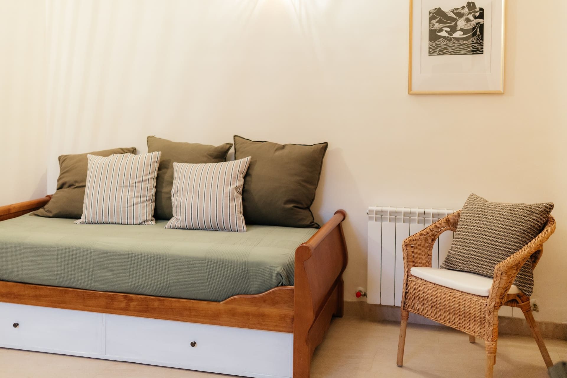 casa rural con cama nido en sala para niños