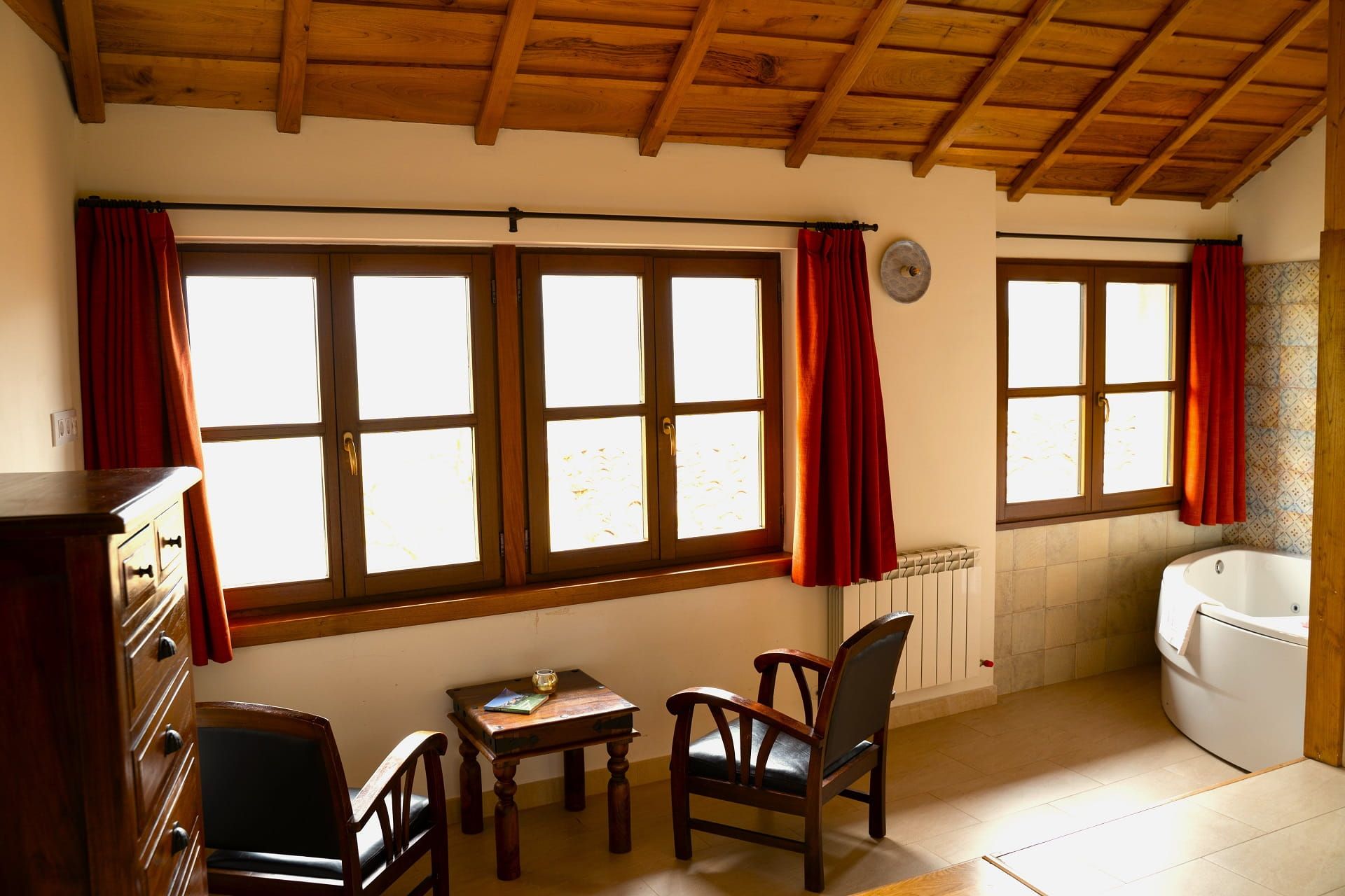 apartamento rural con jacuzzi en la habitacion en llanes asturias