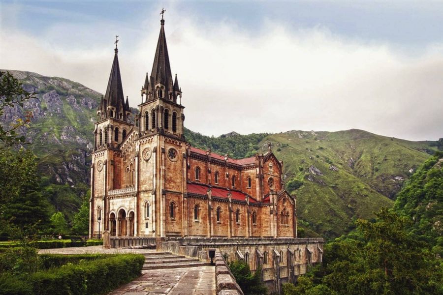 basilica de covadonga cangas de onis turismo rural llanes