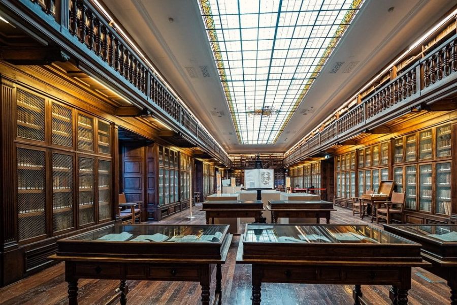 biblioteca universidad oviedo que ver