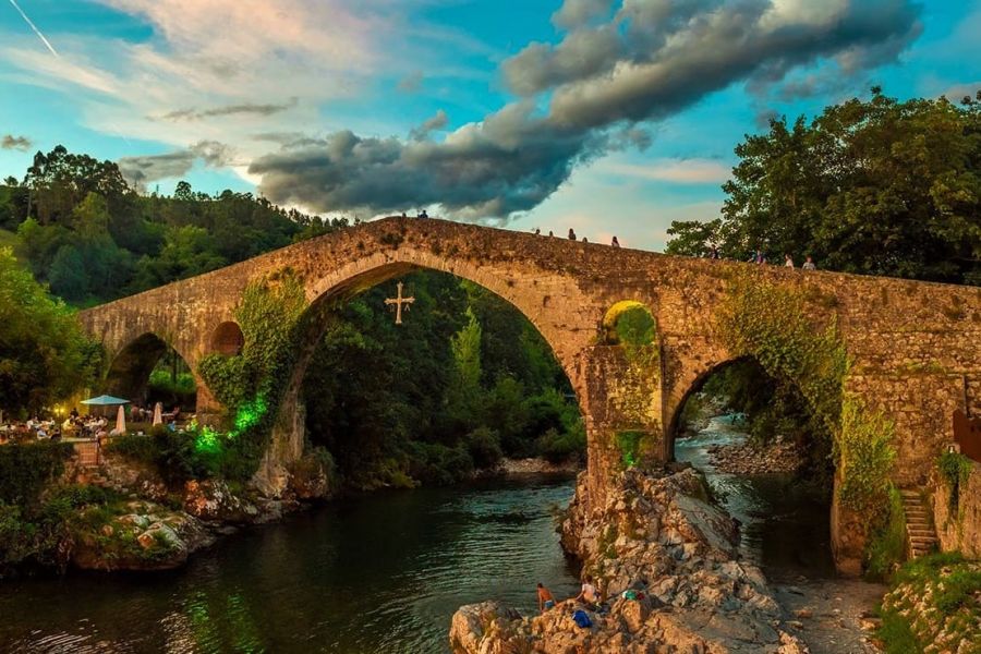 cangas de onis puente medieval oriente asturias