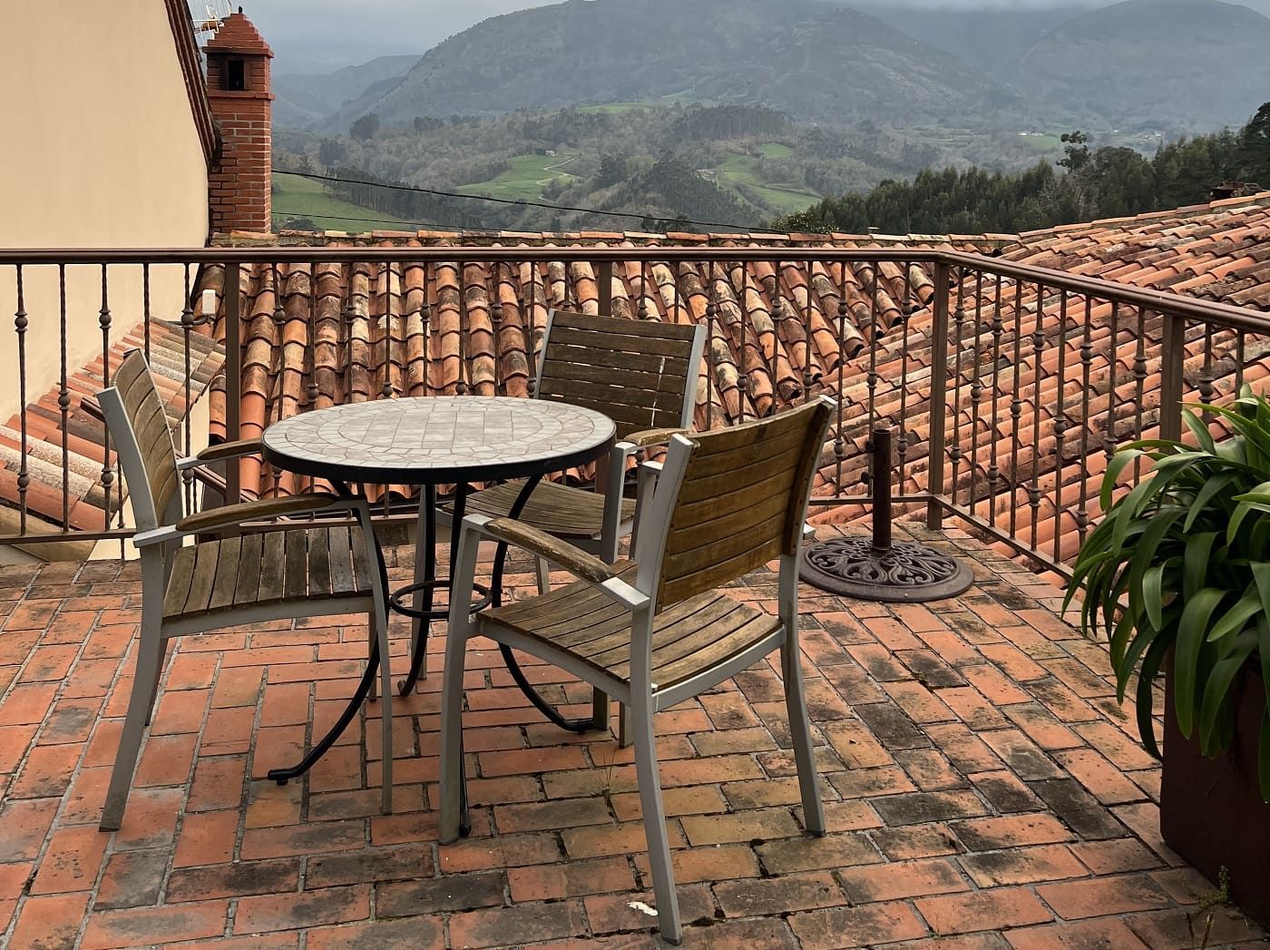 casa rural con terrraza exterior en asturias vistas picos de europa