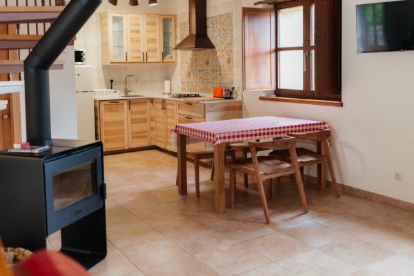 casa-rural-cerca-de-llanes-en-asturias-con-chimenea-y-cocina-equipada