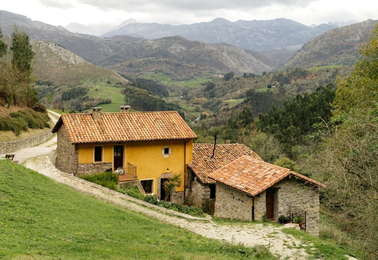 casa-rural-en-asturias-con-vistas-a-la-montana-cerca-de-llanes