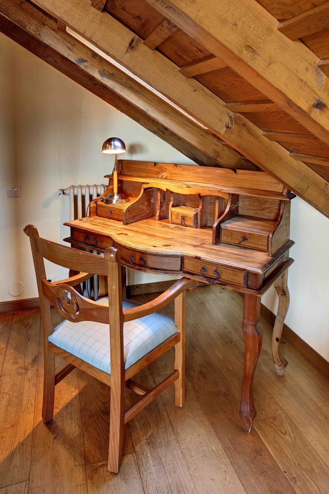 desk and rest in the room asturias