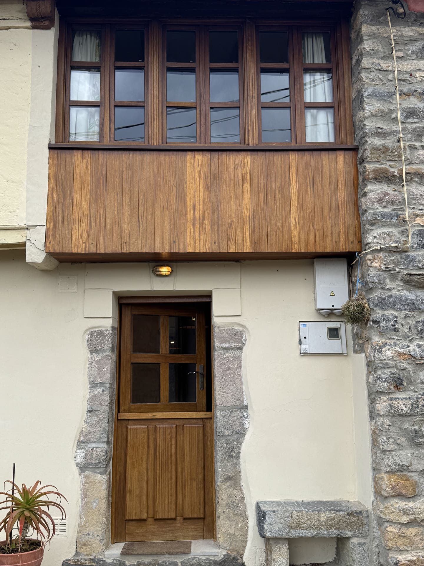 exterior casa rural tradicional asturiana vivienda vacacional en llanes reformada