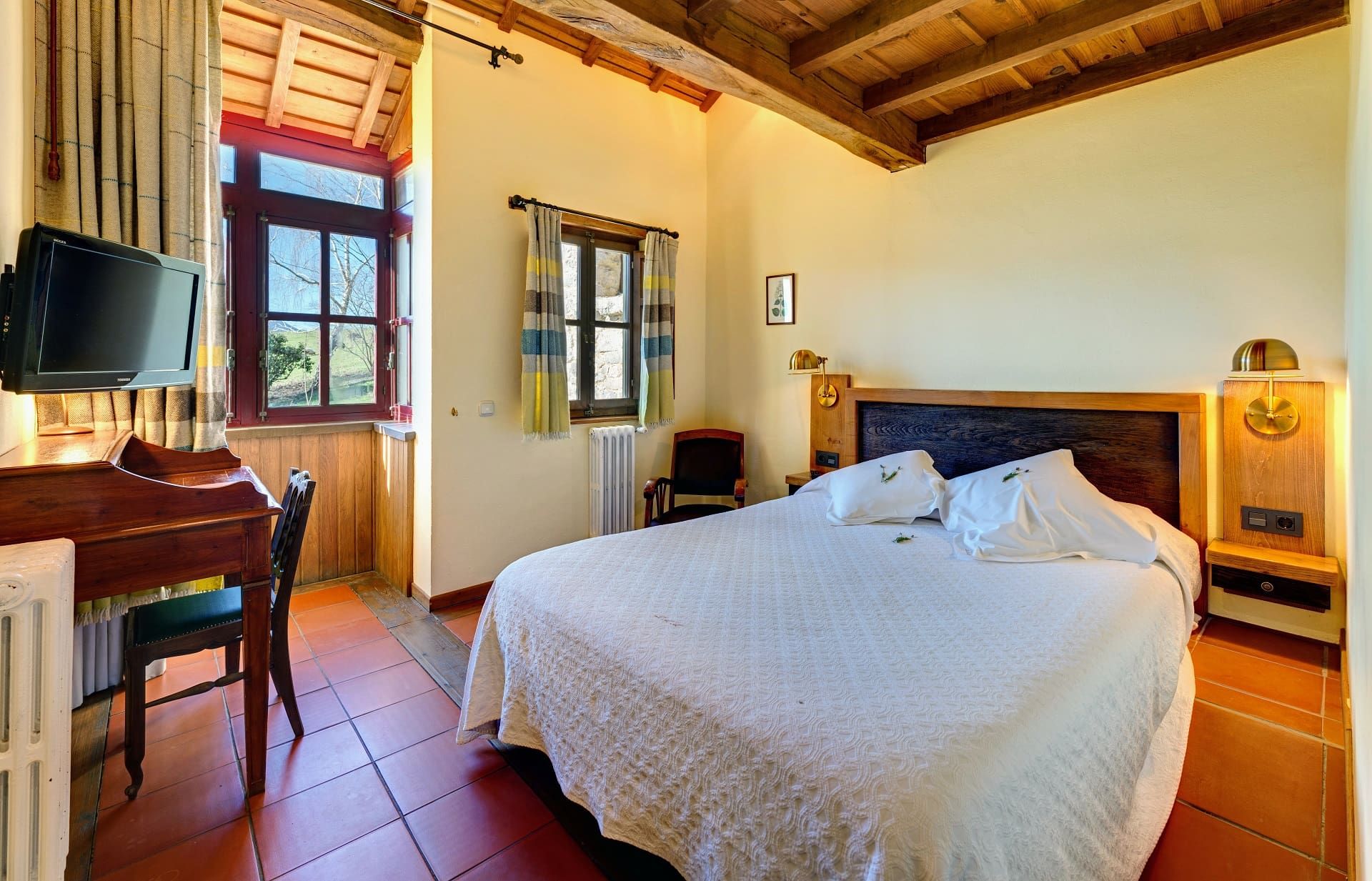 hotel rural en asturias llanes con vistas a la montaña picos de europa