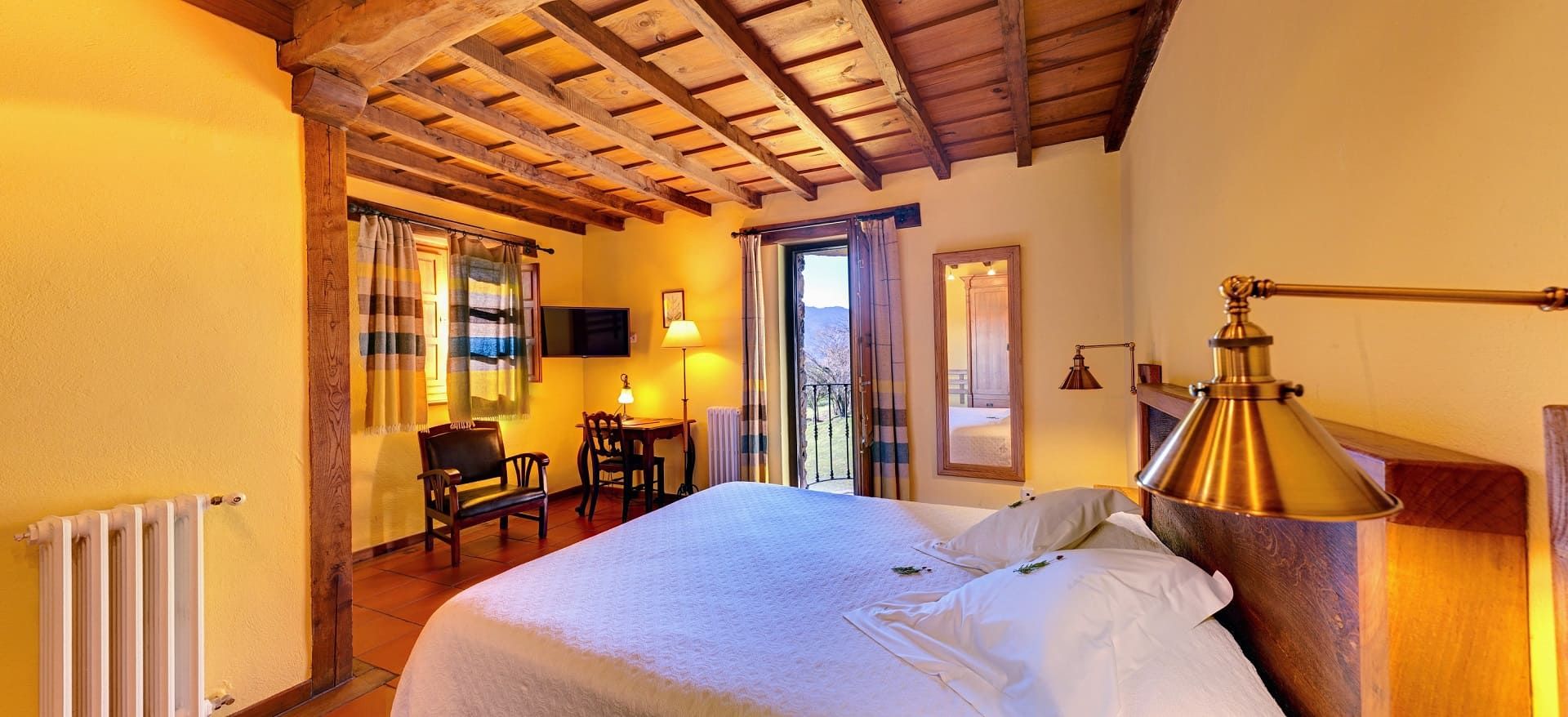 habitacion doble con vistas a picos de europa en asturias