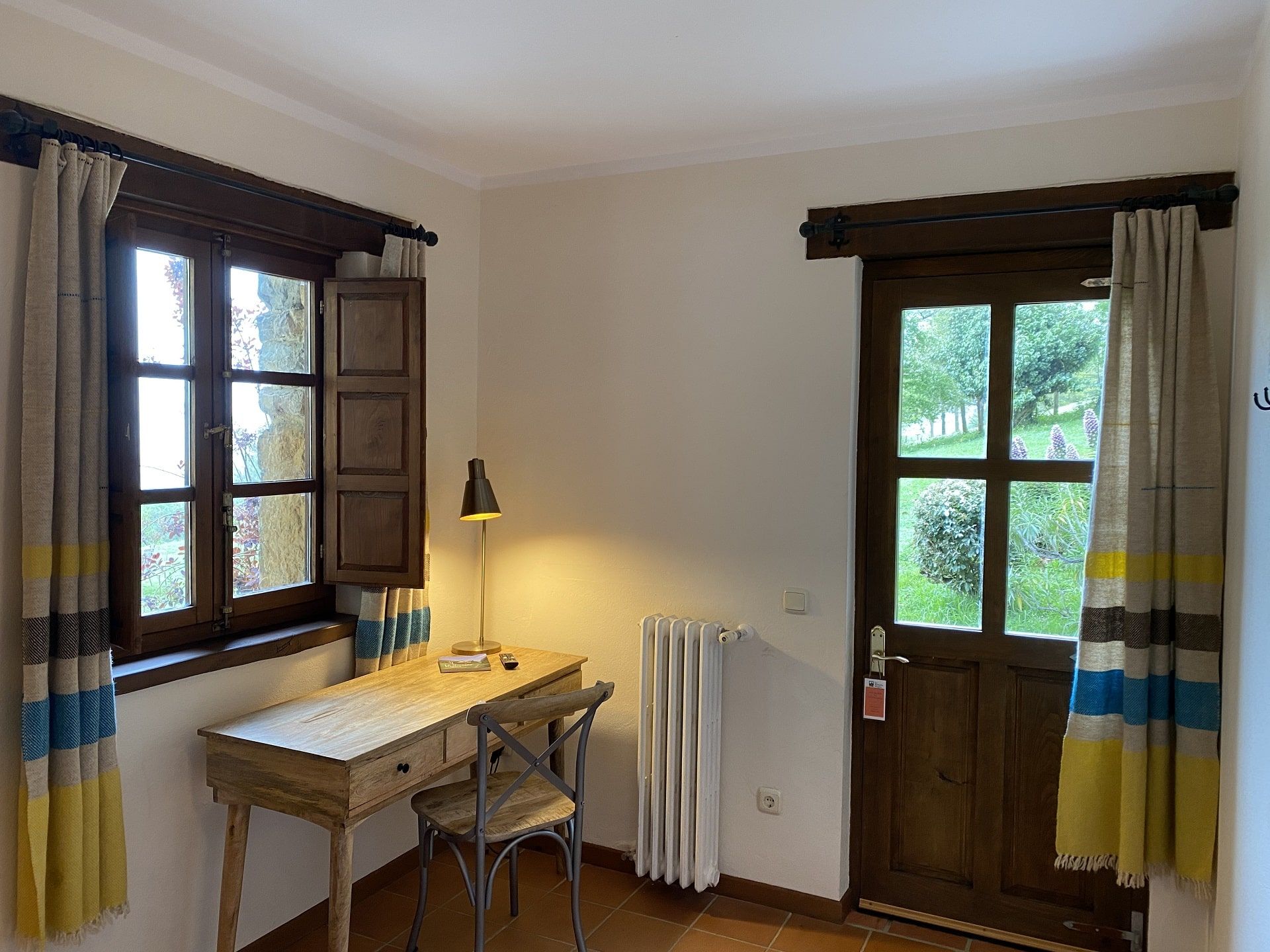 habitacion doble en llanes con vistas a la montaña planta baja mascotas