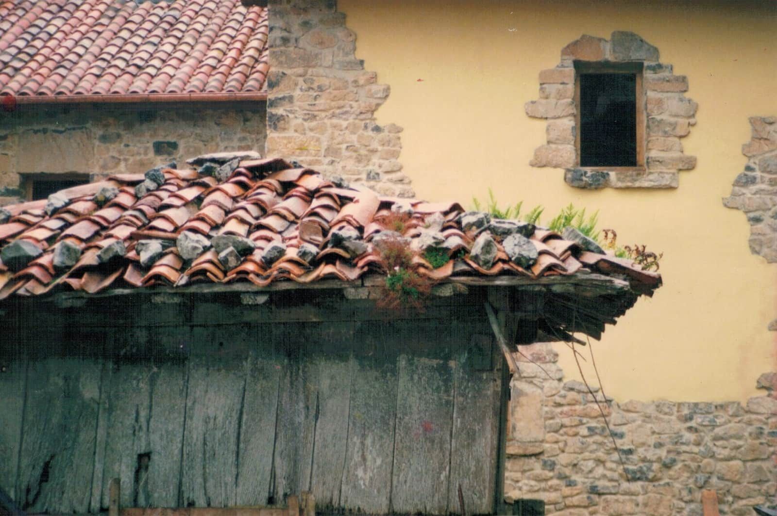 horreo granary farmhouse asturias