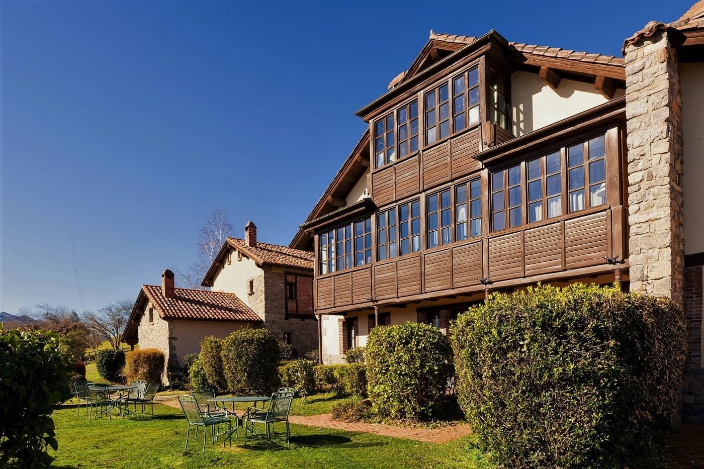 hotel rural pintoresco en llanes asturias con vistas y jacuzzi