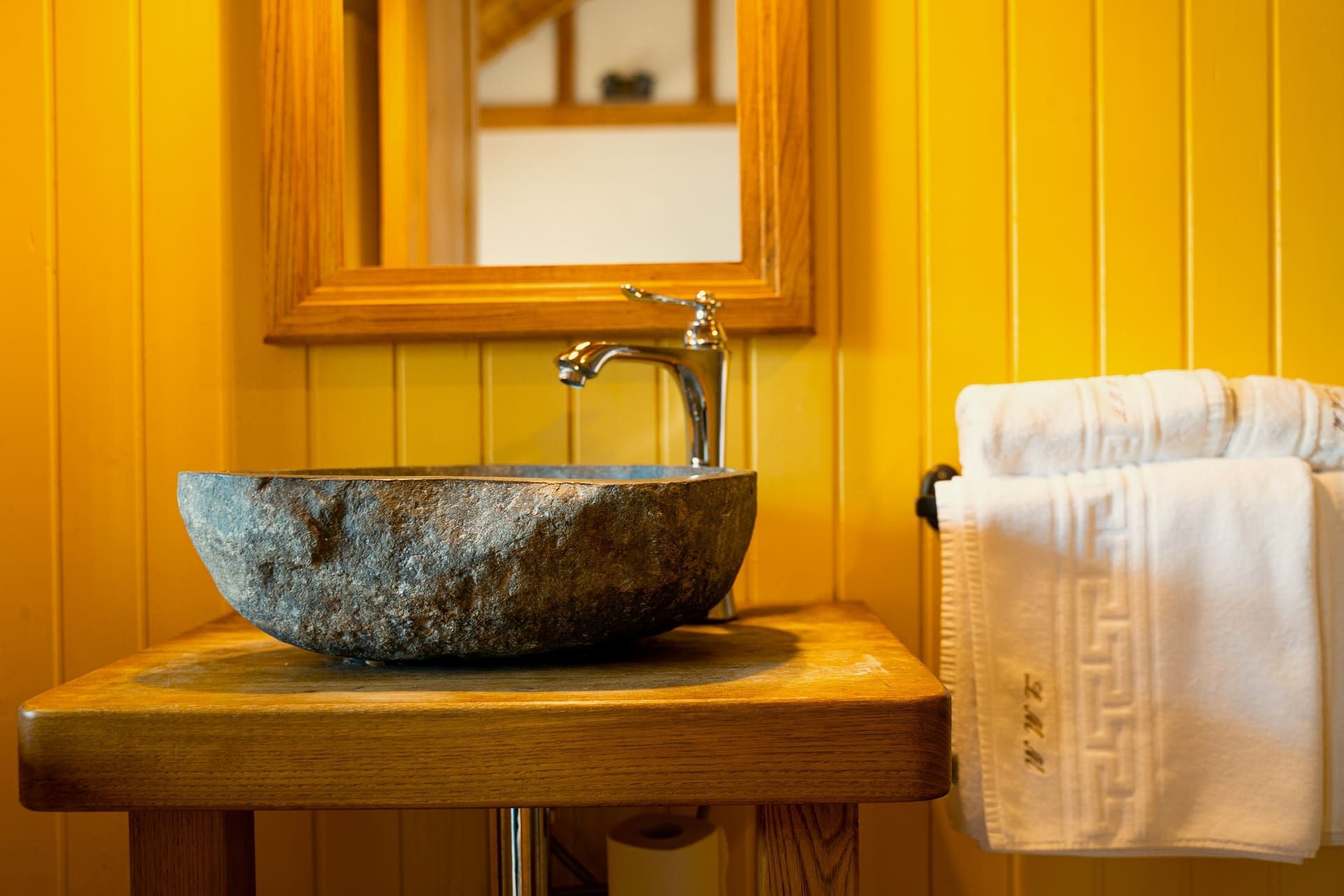 lavabo piedra apartamento rural en llanes