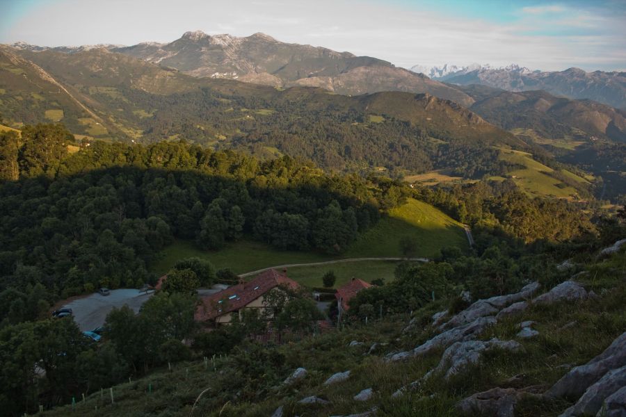 mirador al mar desde la montaña magica