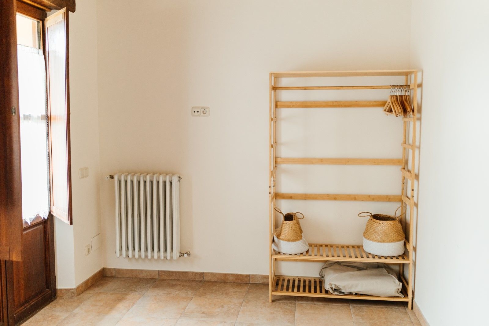 vestidor-de-la-habitacion-de-los-ninos-en-casa-rural-asturiana